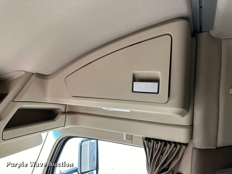 image for item OA9744 2016 Kenworth T680 semi truck