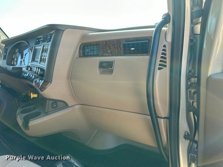 image for item OA9744 2016 Kenworth T680 semi truck