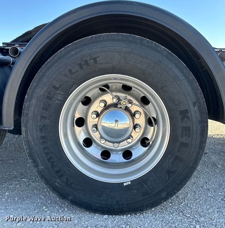 image for item OA9744 2016 Kenworth T680 semi truck