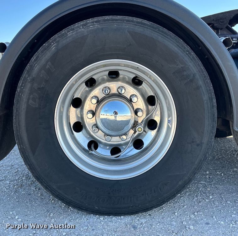 image for item OA9744 2016 Kenworth T680 semi truck