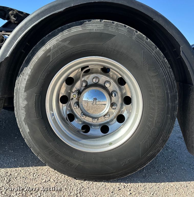 image for item OA9744 2016 Kenworth T680 semi truck