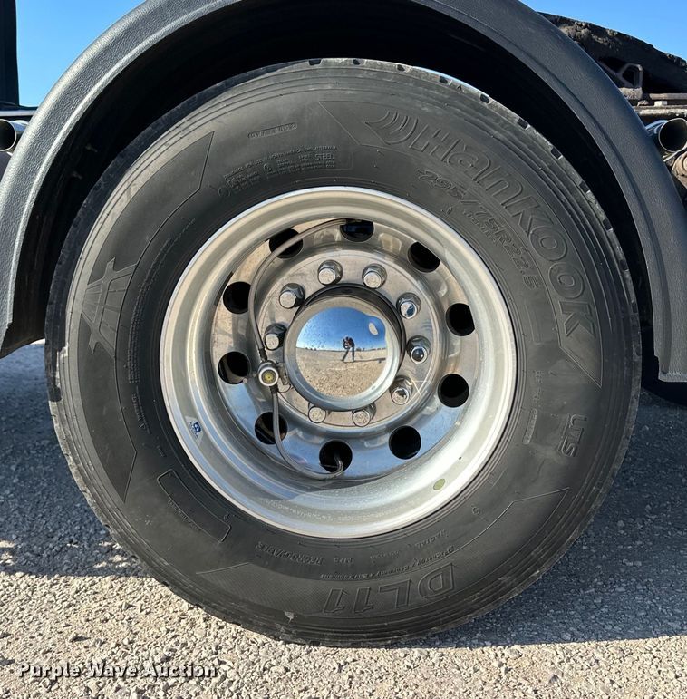 image for item OA9744 2016 Kenworth T680 semi truck