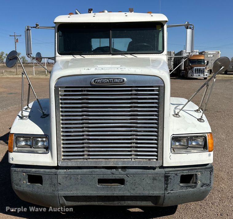image for item OA9746 2001 Freightliner FLD semi truck