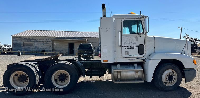 image for item OA9746 2001 Freightliner FLD semi truck