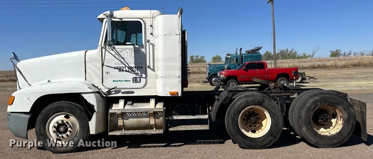 image for item OA9746 2001 Freightliner FLD semi truck