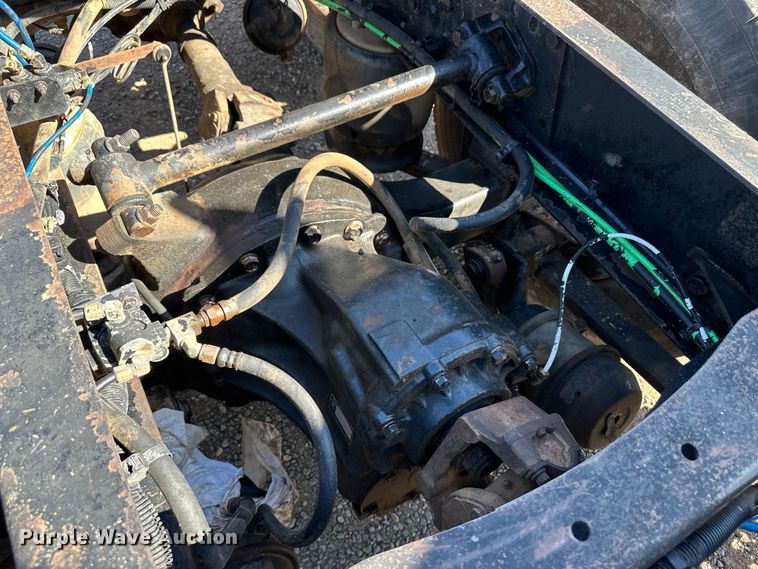 image for item OA9746 2001 Freightliner FLD semi truck