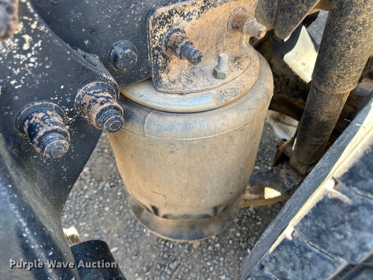 image for item OA9746 2001 Freightliner FLD semi truck