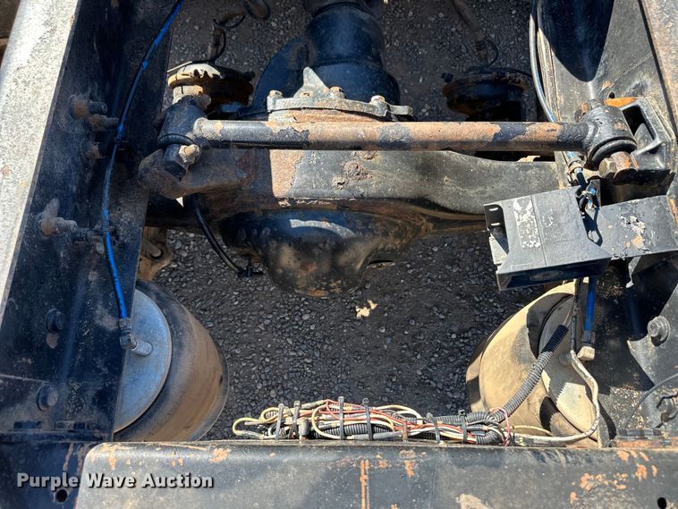 image for item OA9746 2001 Freightliner FLD semi truck