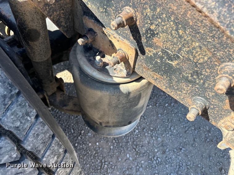 image for item OA9746 2001 Freightliner FLD semi truck