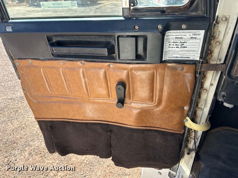 image for item OA9746 2001 Freightliner FLD semi truck