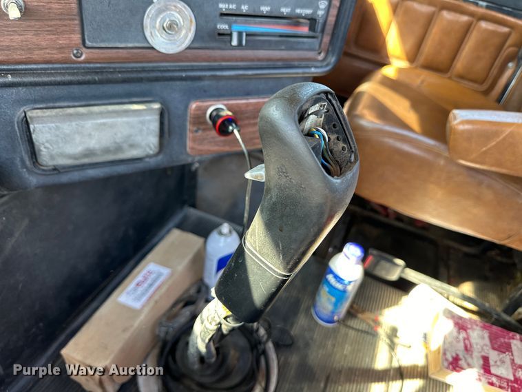 image for item OA9746 2001 Freightliner FLD semi truck