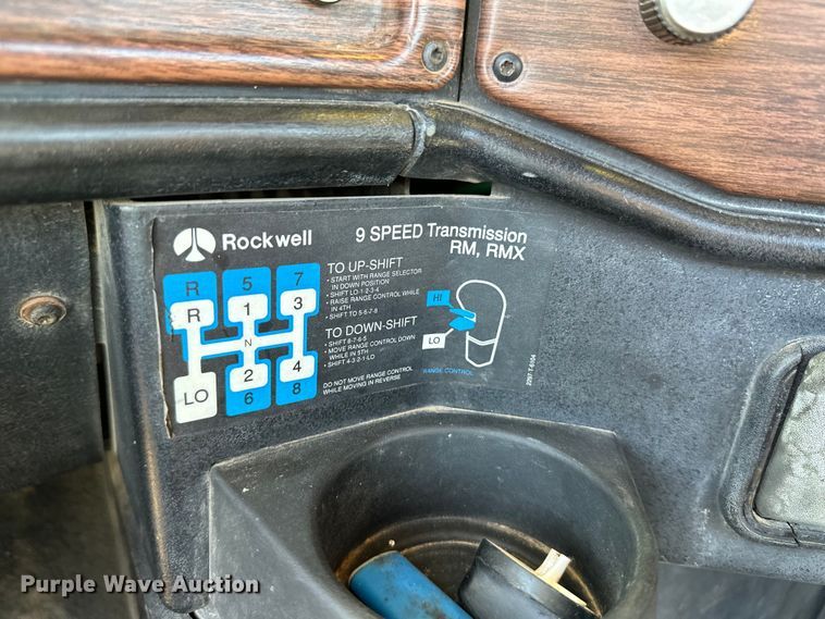 image for item OA9746 2001 Freightliner FLD semi truck