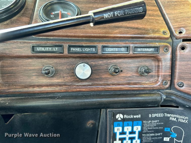 image for item OA9746 2001 Freightliner FLD semi truck