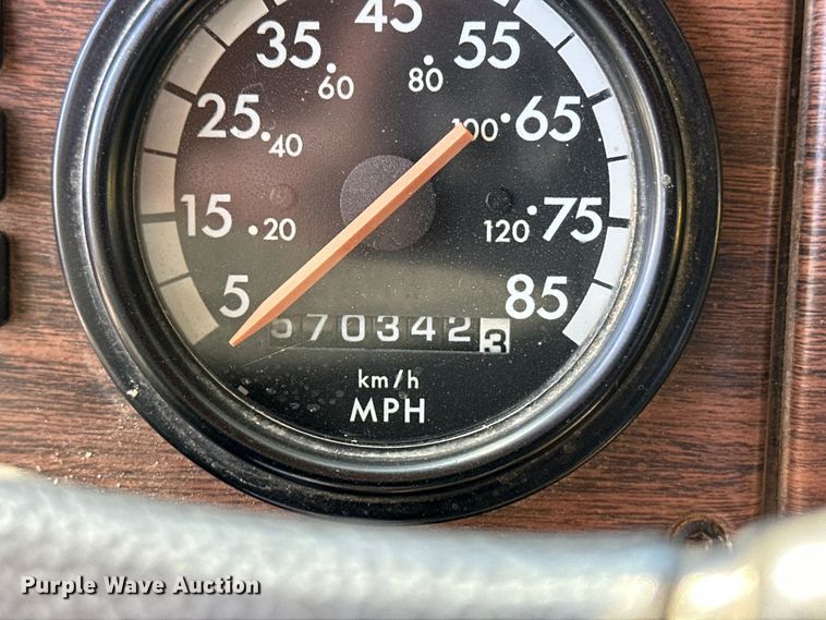 image for item OA9746 2001 Freightliner FLD semi truck