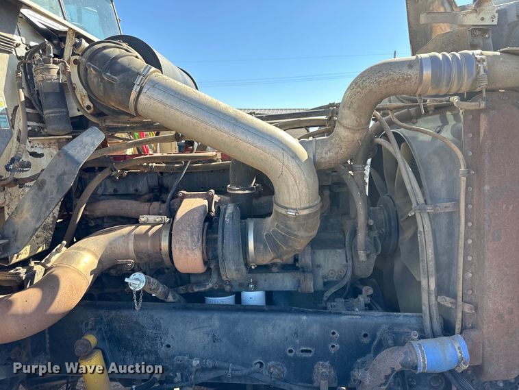 image for item OA9746 2001 Freightliner FLD semi truck