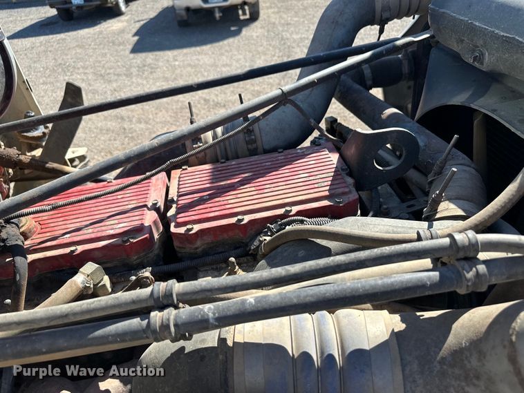 image for item OA9746 2001 Freightliner FLD semi truck