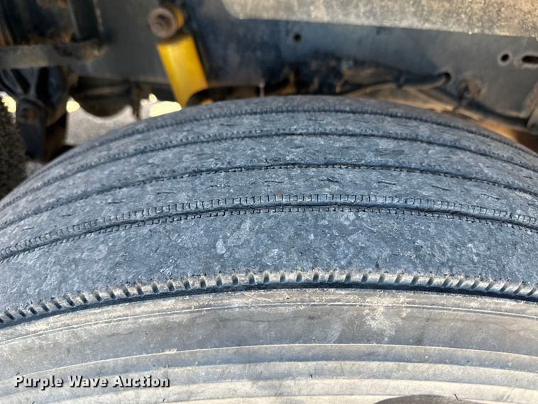 image for item OA9746 2001 Freightliner FLD semi truck