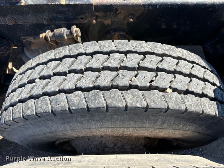 image for item OA9746 2001 Freightliner FLD semi truck