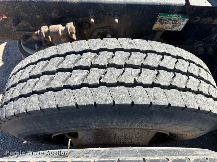 image for item OA9746 2001 Freightliner FLD semi truck