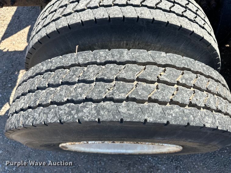 image for item OA9746 2001 Freightliner FLD semi truck