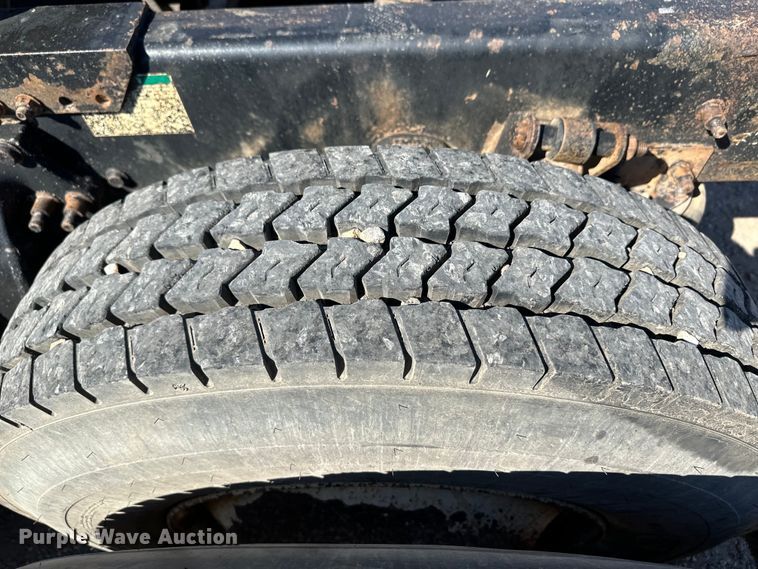 image for item OA9746 2001 Freightliner FLD semi truck