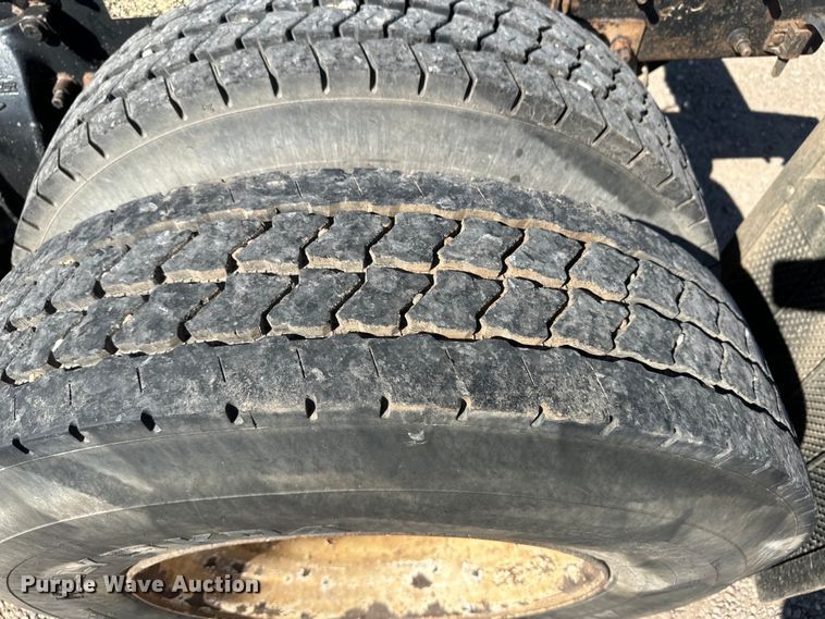 image for item OA9746 2001 Freightliner FLD semi truck