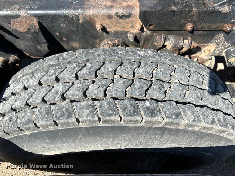 image for item OA9746 2001 Freightliner FLD semi truck