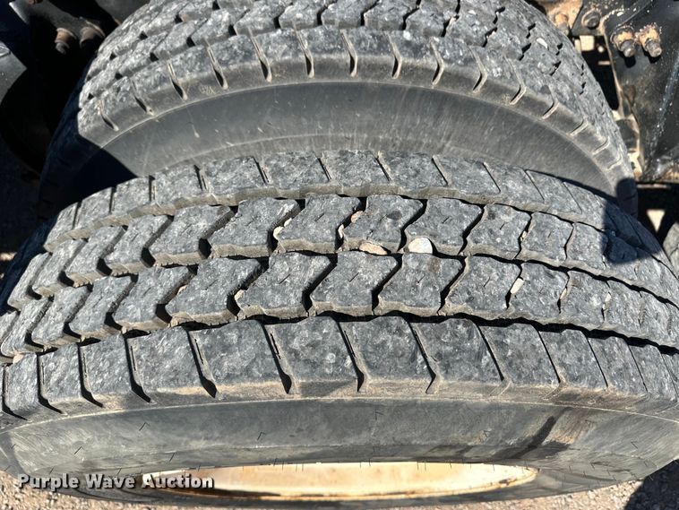 image for item OA9746 2001 Freightliner FLD semi truck