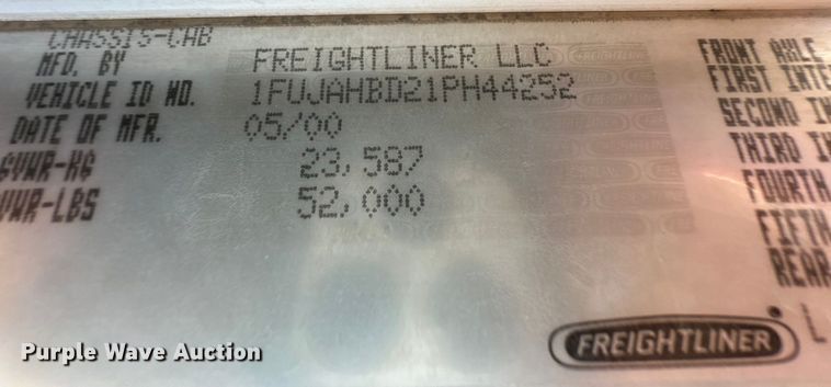 image for item OA9746 2001 Freightliner FLD semi truck