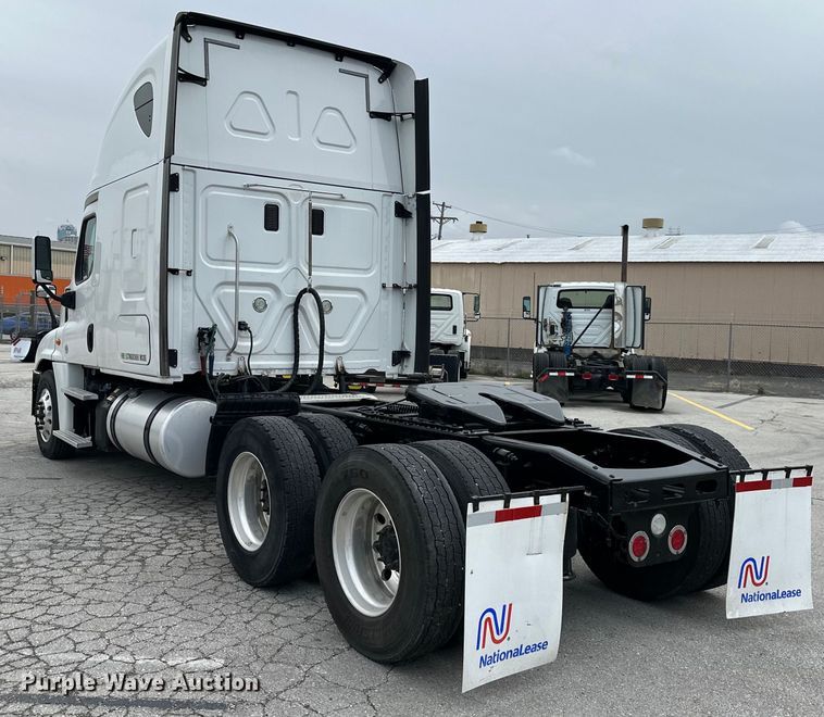 image for item OF9349 2016 Freightliner  Cascadia semi truck