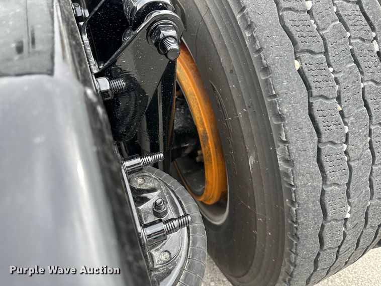 image for item OF9349 2016 Freightliner  Cascadia semi truck