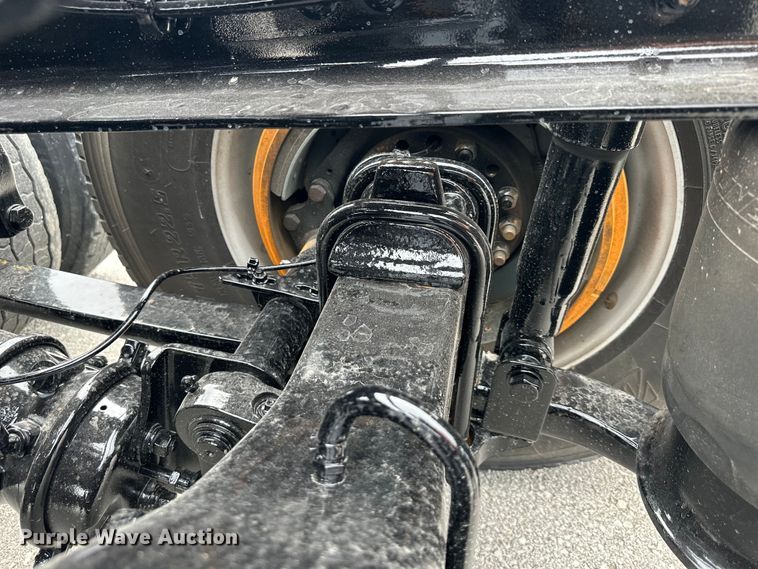 image for item OF9349 2016 Freightliner  Cascadia semi truck