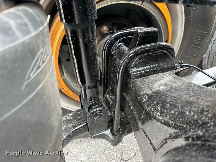 image for item OF9349 2016 Freightliner  Cascadia semi truck