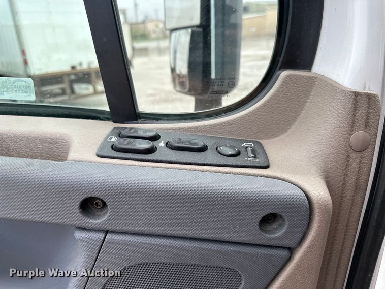 image for item OF9349 2016 Freightliner  Cascadia semi truck