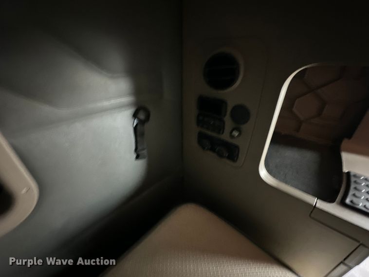 image for item OF9349 2016 Freightliner  Cascadia semi truck