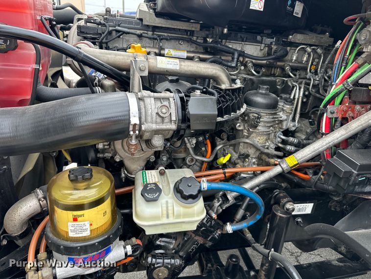 image for item OF9349 2016 Freightliner  Cascadia semi truck