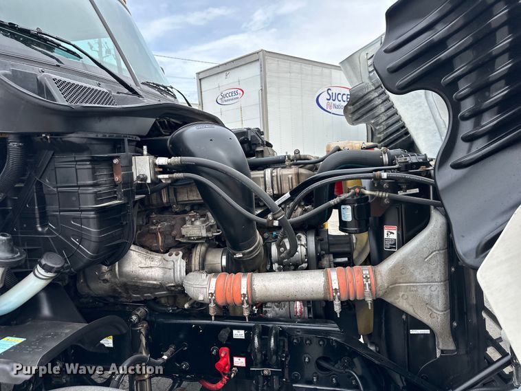 image for item OF9349 2016 Freightliner  Cascadia semi truck