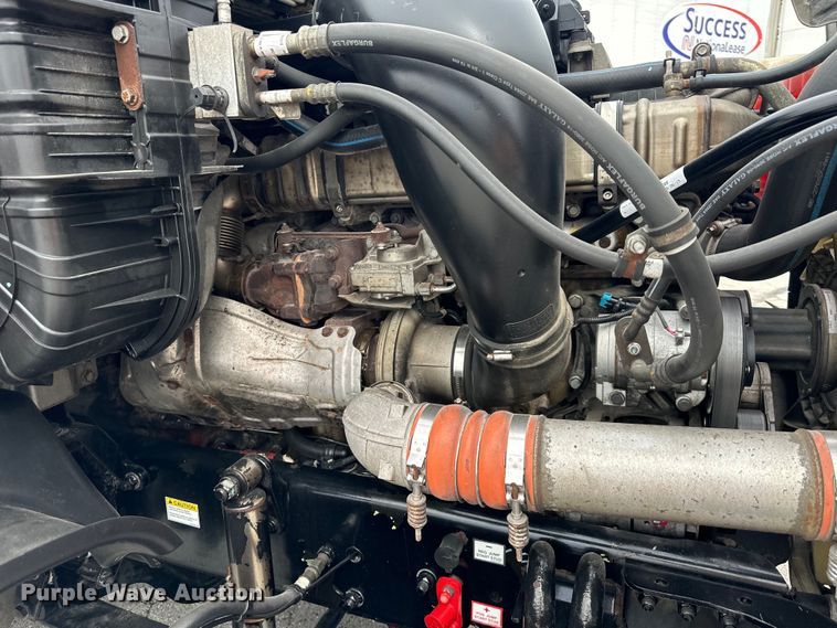 image for item OF9349 2016 Freightliner  Cascadia semi truck