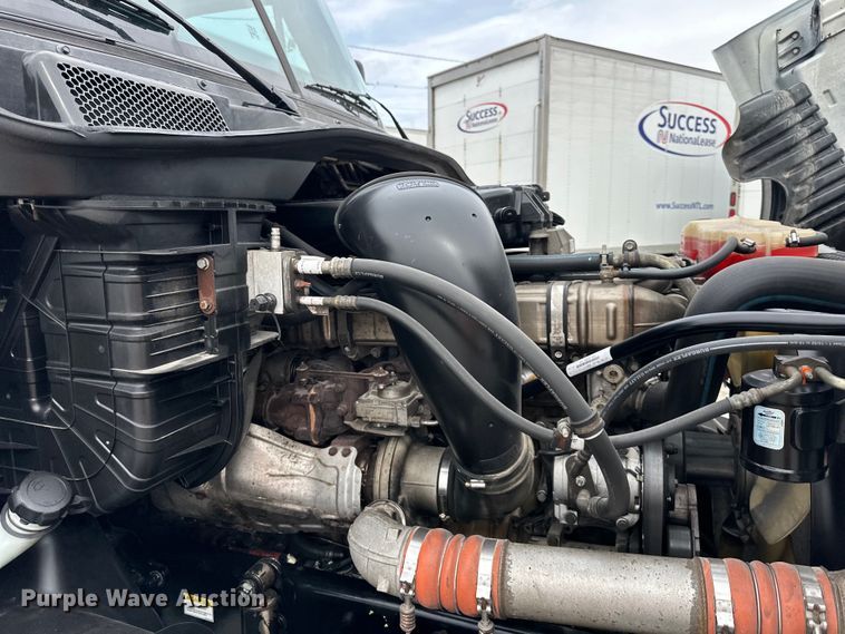 image for item OF9349 2016 Freightliner  Cascadia semi truck