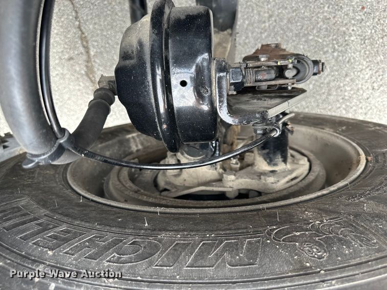 image for item OF9349 2016 Freightliner  Cascadia semi truck