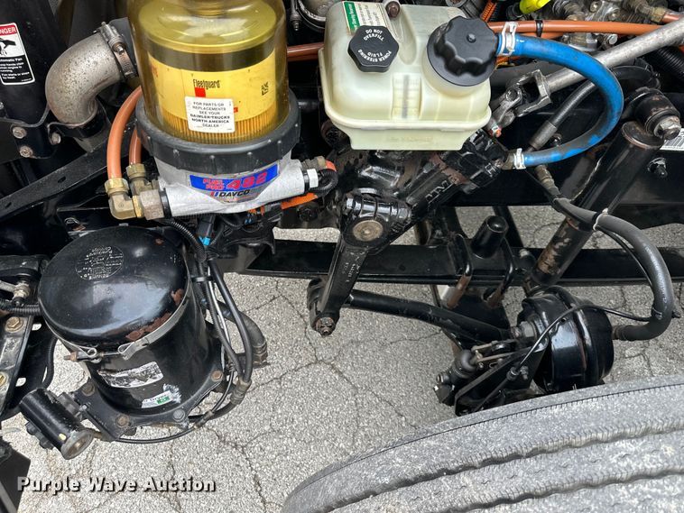 image for item OF9349 2016 Freightliner  Cascadia semi truck