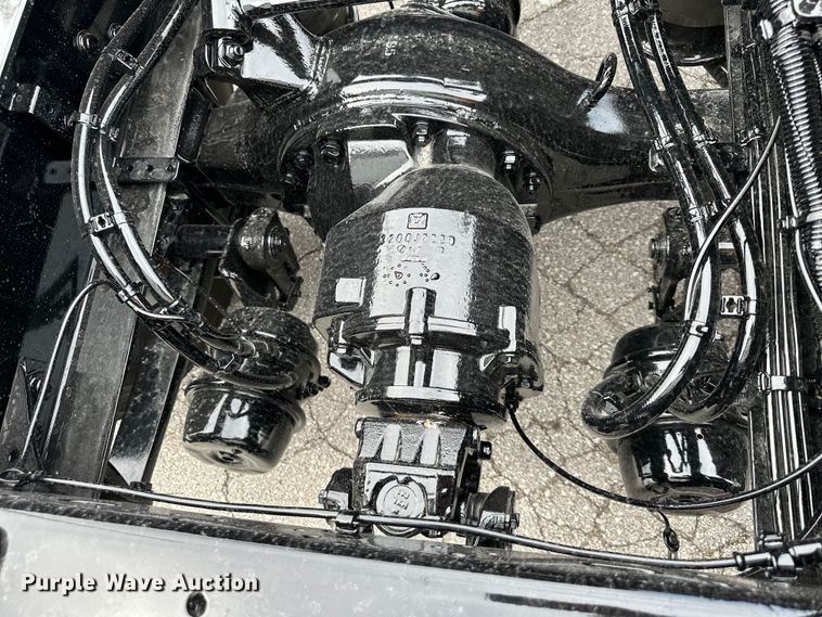 image for item OF9349 2016 Freightliner  Cascadia semi truck