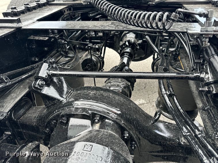 image for item OF9349 2016 Freightliner  Cascadia semi truck