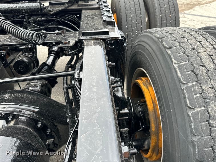 image for item OF9349 2016 Freightliner  Cascadia semi truck