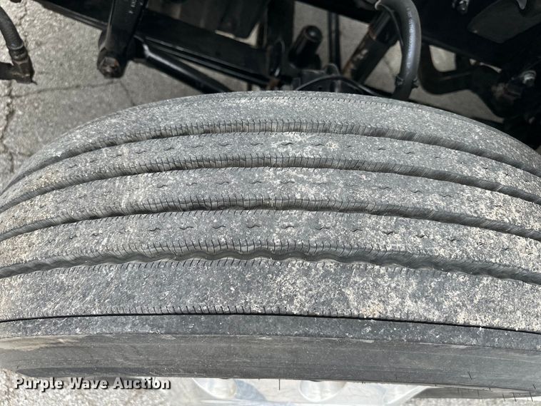 image for item OF9349 2016 Freightliner  Cascadia semi truck