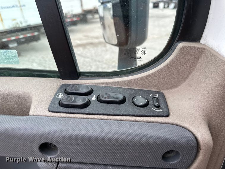 image for item OF9350 2015 Freightliner  Cascadia semi truck