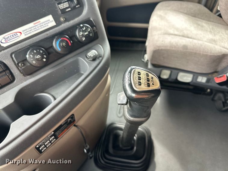 image for item OF9350 2015 Freightliner  Cascadia semi truck