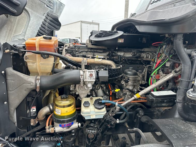 image for item OF9350 2015 Freightliner  Cascadia semi truck