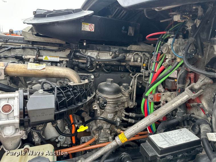 image for item OF9350 2015 Freightliner  Cascadia semi truck