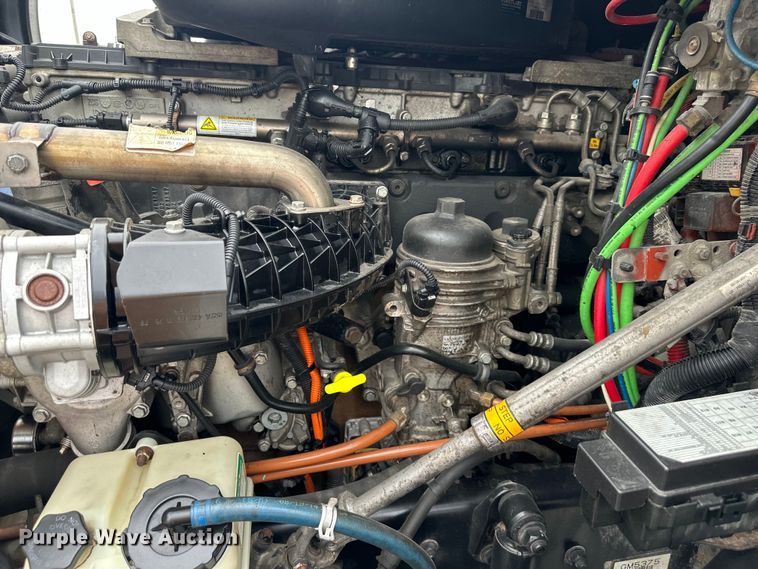 image for item OF9350 2015 Freightliner  Cascadia semi truck